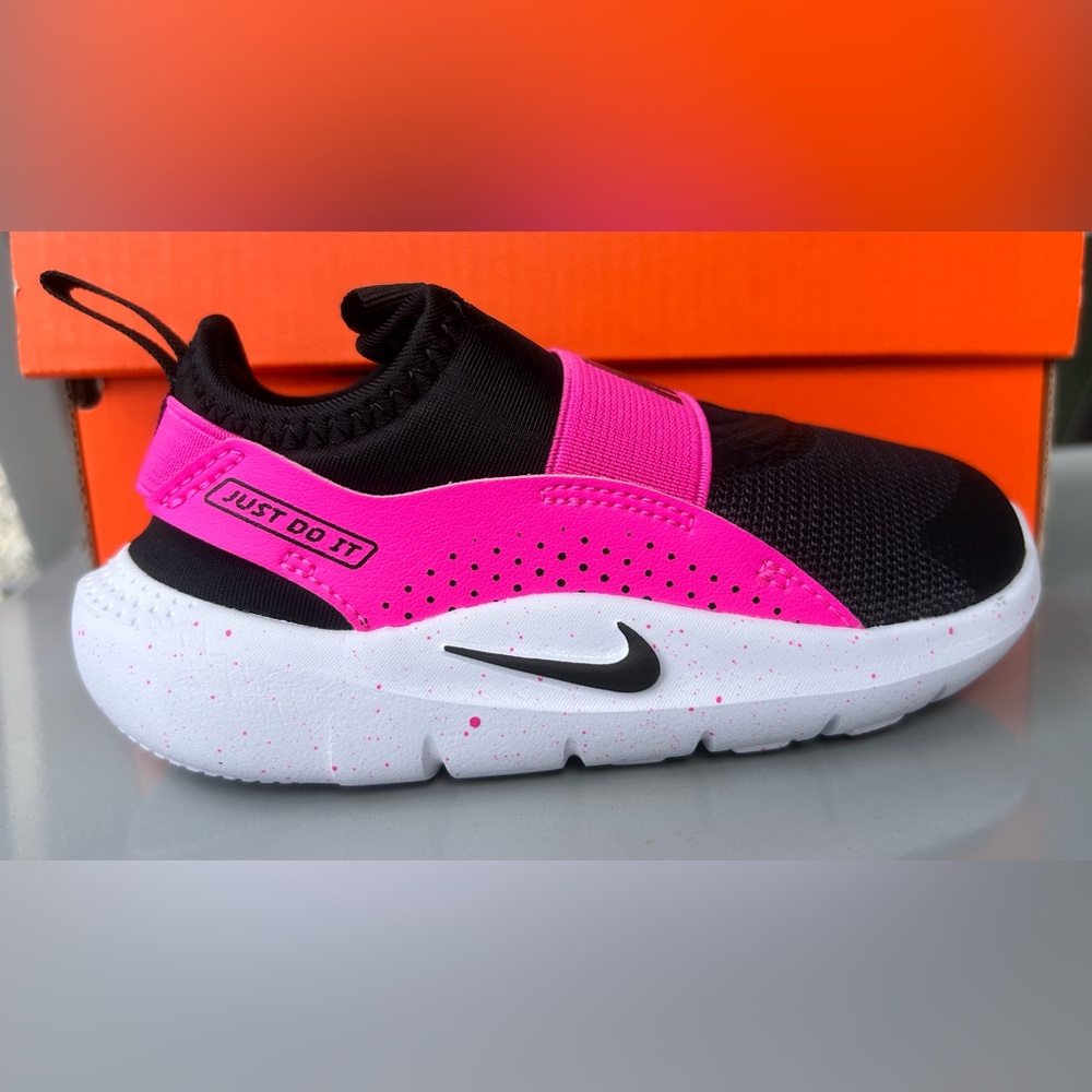 NWT NIKE Flex Runner 4 Kids' Slip-On Sneaker - Black & Hot Pink Size 8 c